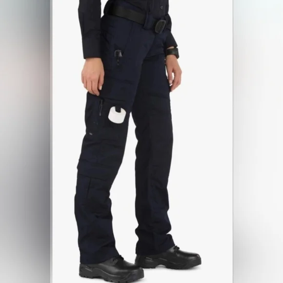 5.11 Tactical Pants Size 8L - Picture 2 of 4